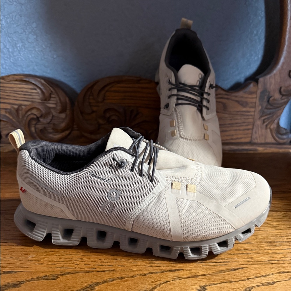 On Running Men's Cloud Running Shoes - White and Gray